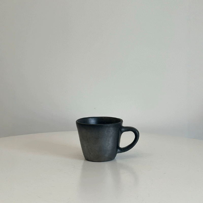 SEVERAL BLACK POTTERY CONE BOTTOM EAR CUPS, COFFEE CUPS, LATTE CUPS (180ML)