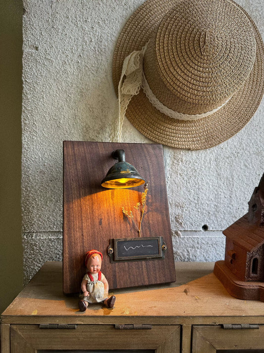 Mini vintage-style black walnut wood panel lamp, vintage vintage night light, used desktop lamp, mini lamp doll