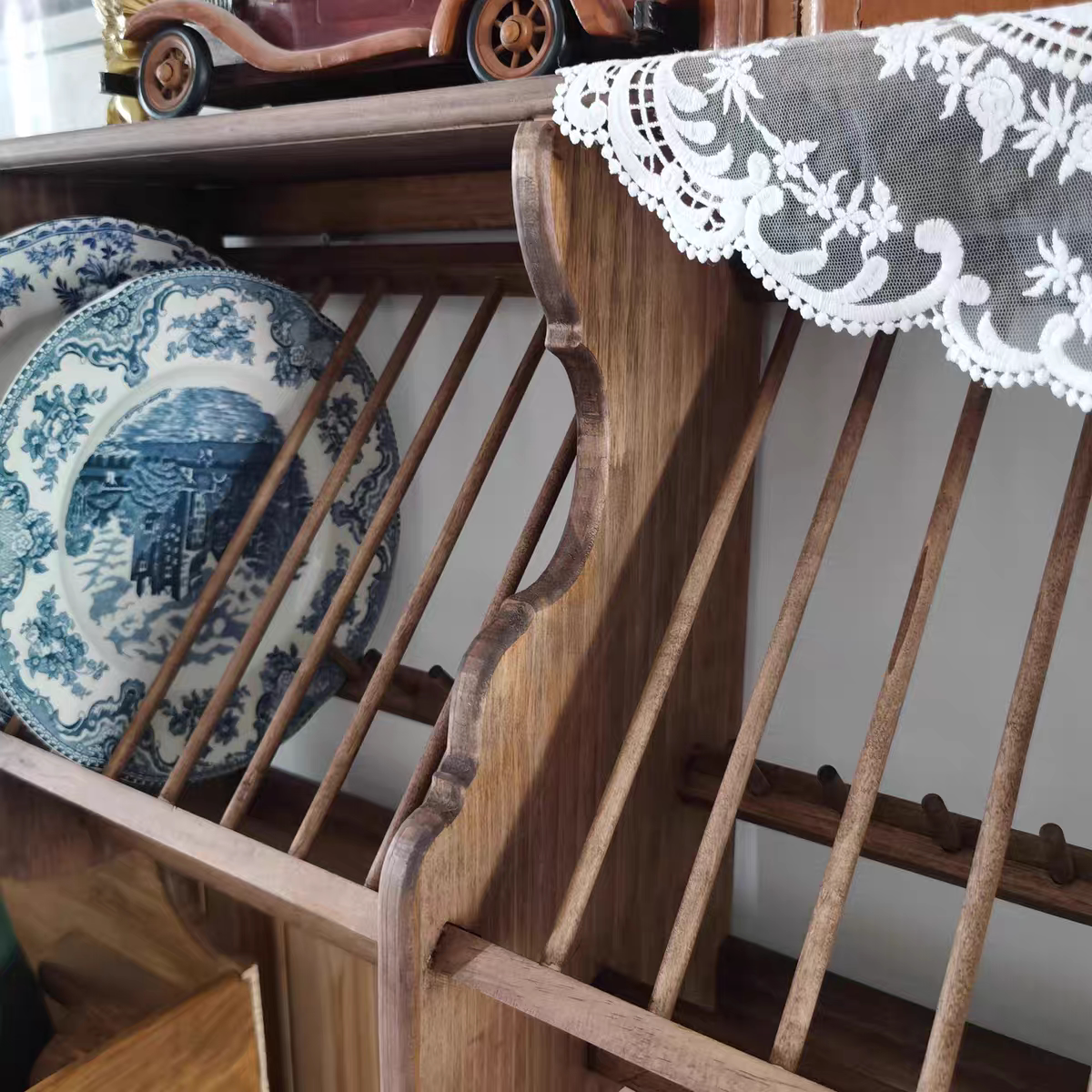 Vintage-style plate racks