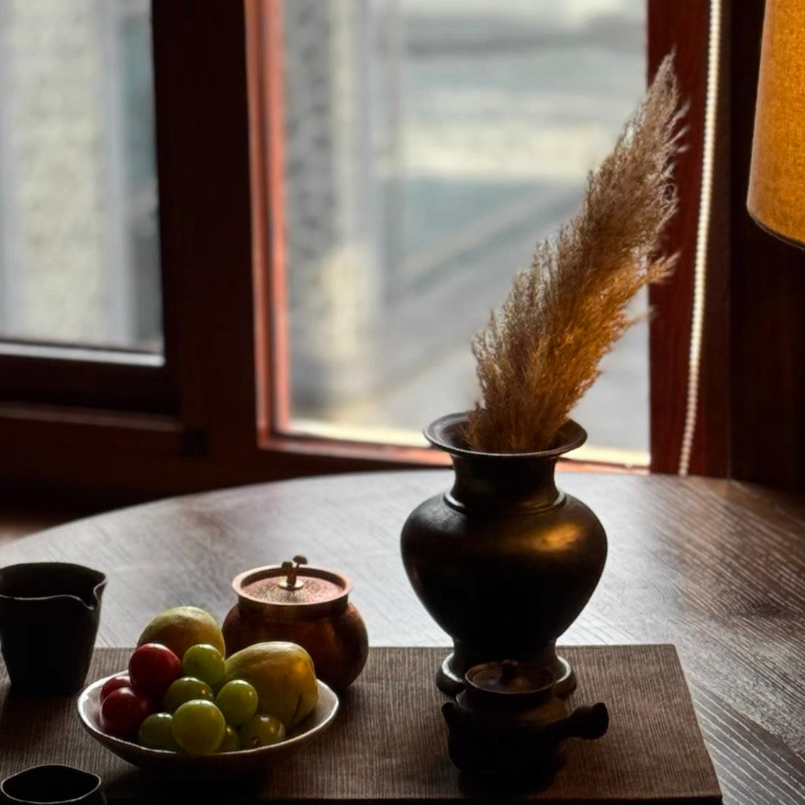 Many traditional black pottery conical vases and flower vessels in the Tibetan area