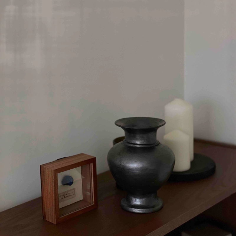 Many traditional black pottery conical vases and flower vessels in the Tibetan area