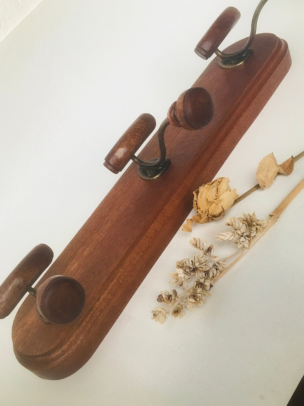 Vintage-style solid wood entryway wall hanging hook