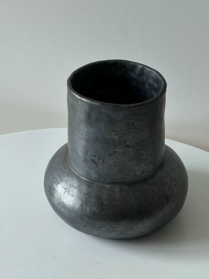 Jieduo Black Pottery Handmade Open-Mouth Flower Vase Desktop Ornament (Height 20CM)