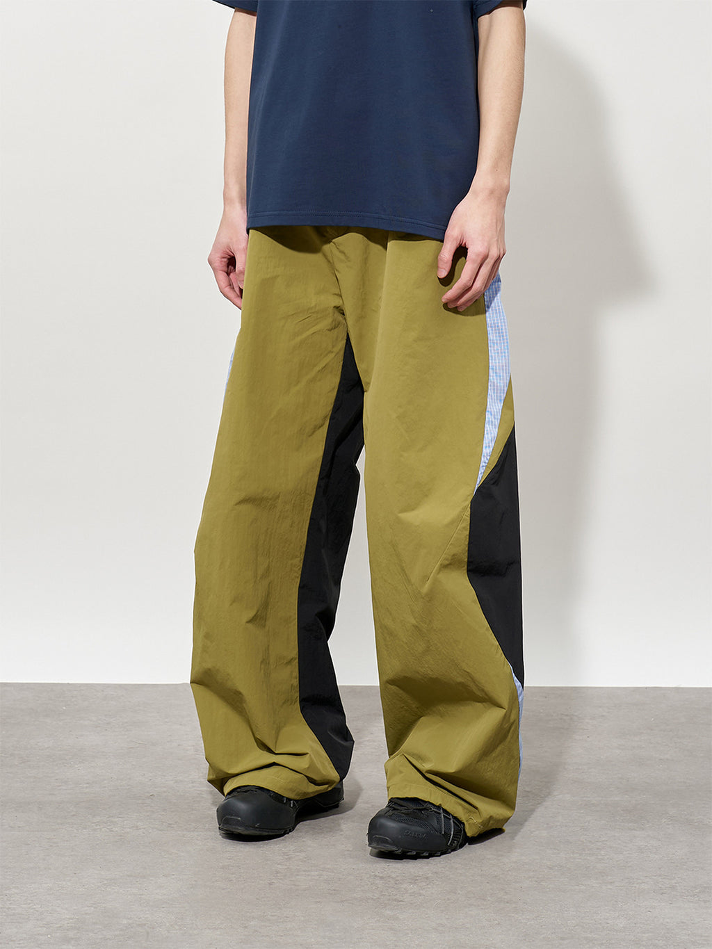 Stuffy & Crazy FMACM Curved Split Stitching Pleated Sports Nylon Pants