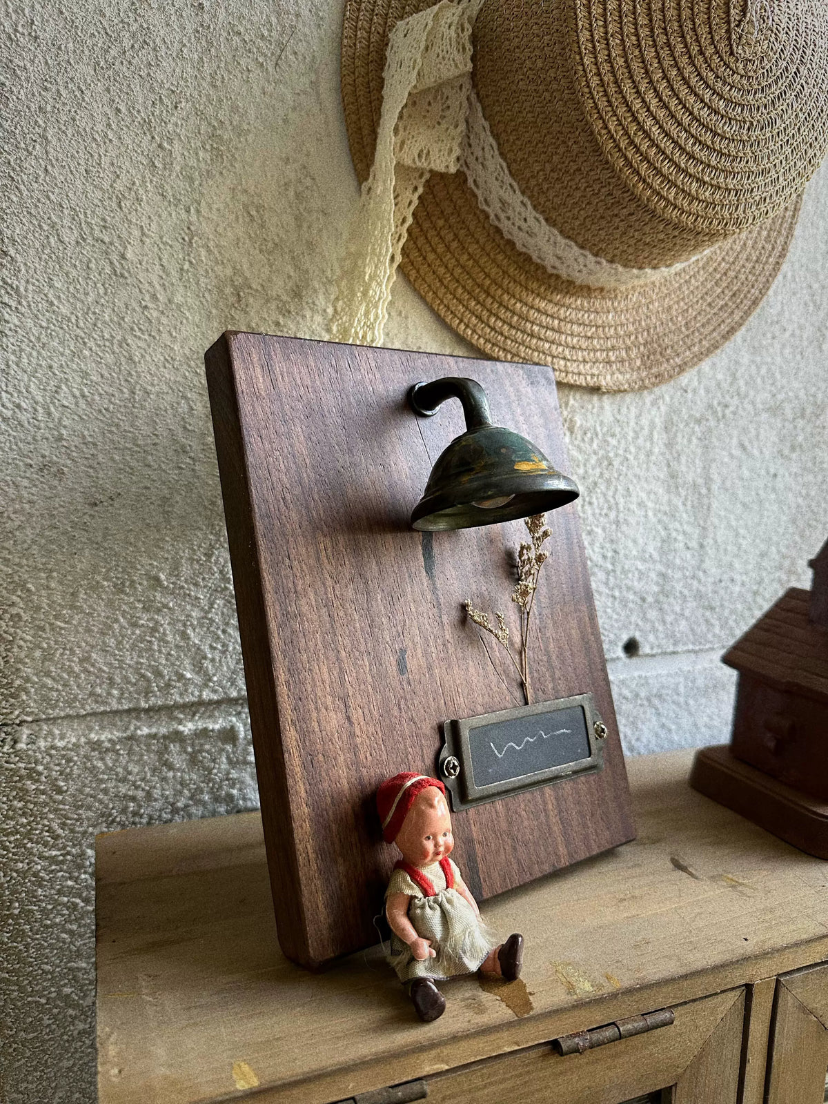 Mini vintage-style black walnut wood panel lamp, vintage vintage night light, used desktop lamp, mini lamp doll