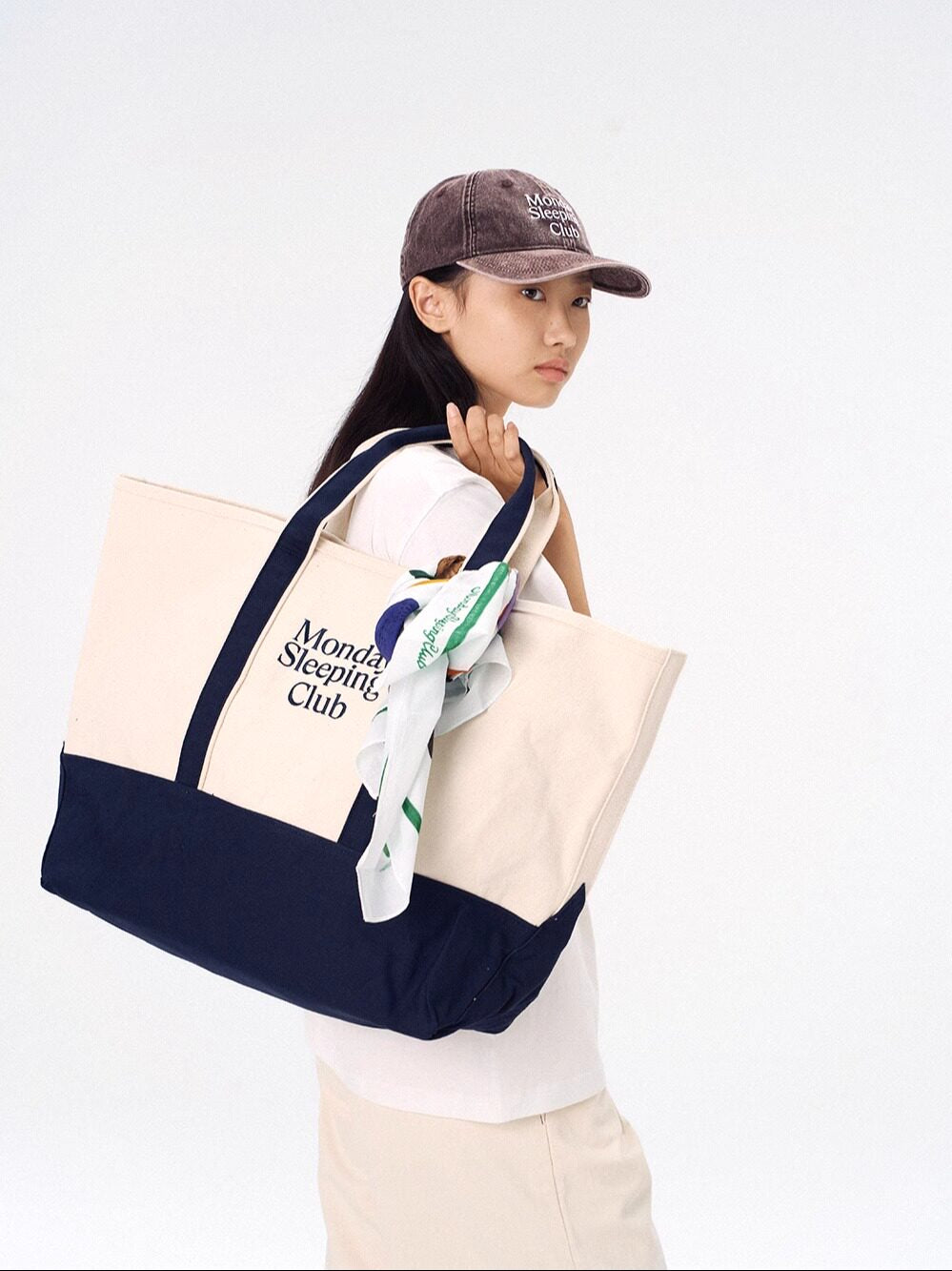 Monday Sleeping Club standard font graphic embroidery color-block tote bag