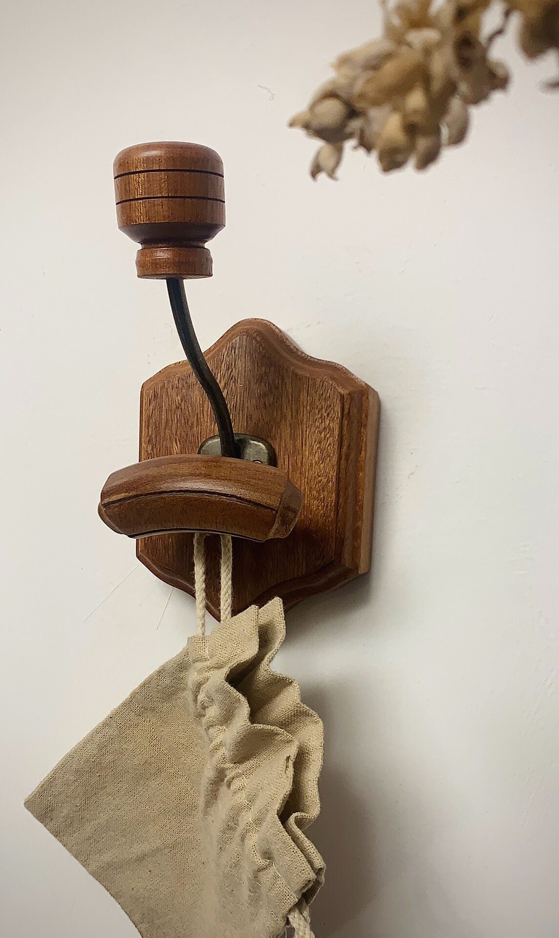 Vintage-style solid wood entryway wall hanging hook