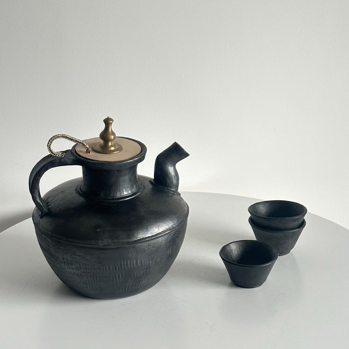 A few black pottery Tibetan traditional hand-made large-capacity teapot 3L