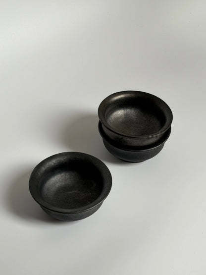 How many black pottery Tibetan handmade black pottery bowls are handmade by intangible cultural heritage craftsmen