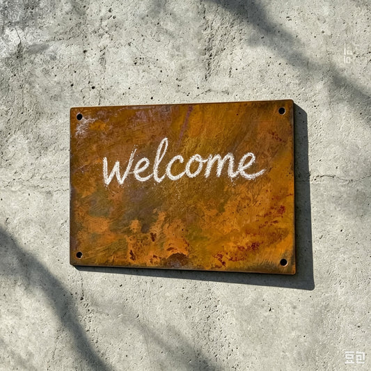 Used vintage rusty welcome signboard, homestay café, vintage nameplate, ironwork, distressed texture decorative panel