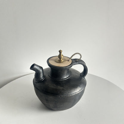 A few black pottery Tibetan traditional hand-made large-capacity teapot 3L