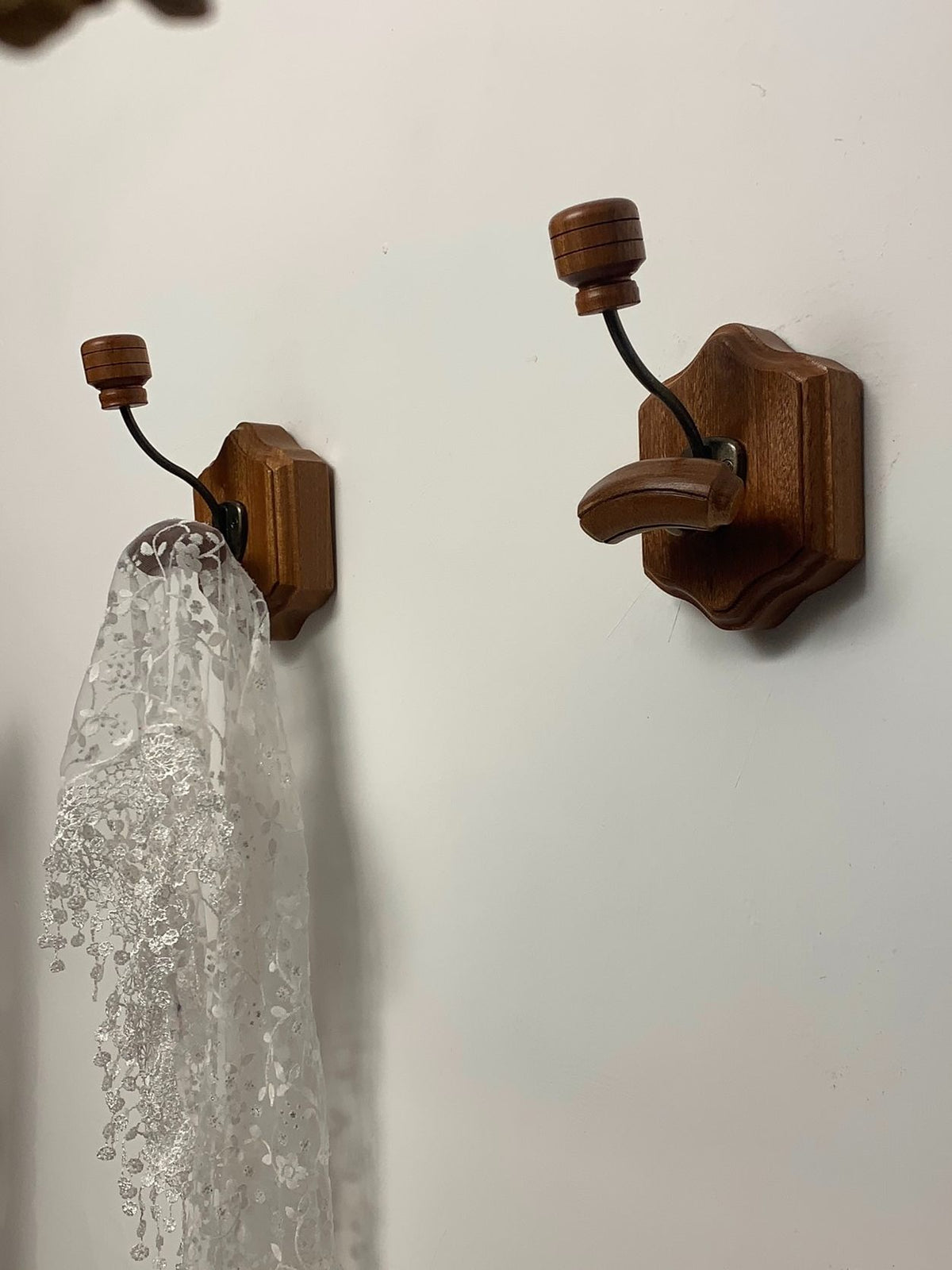 Vintage-style solid wood entryway wall hanging hook