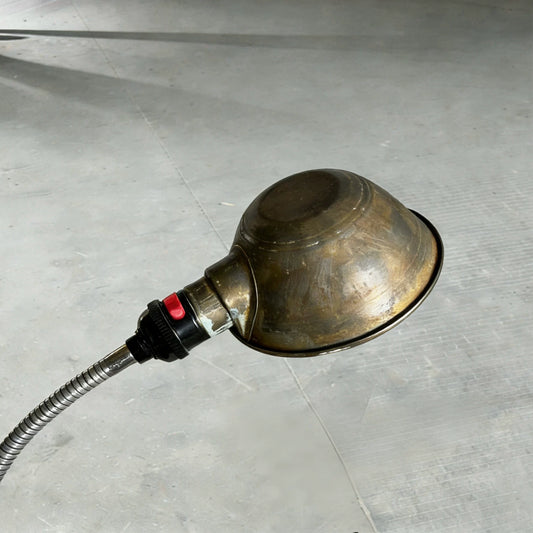 Vintage metal floor lamp with bendable gooseneck three-legged stable base, suitable for homestays, living rooms, studies, wabi-sabi style ambient lighting