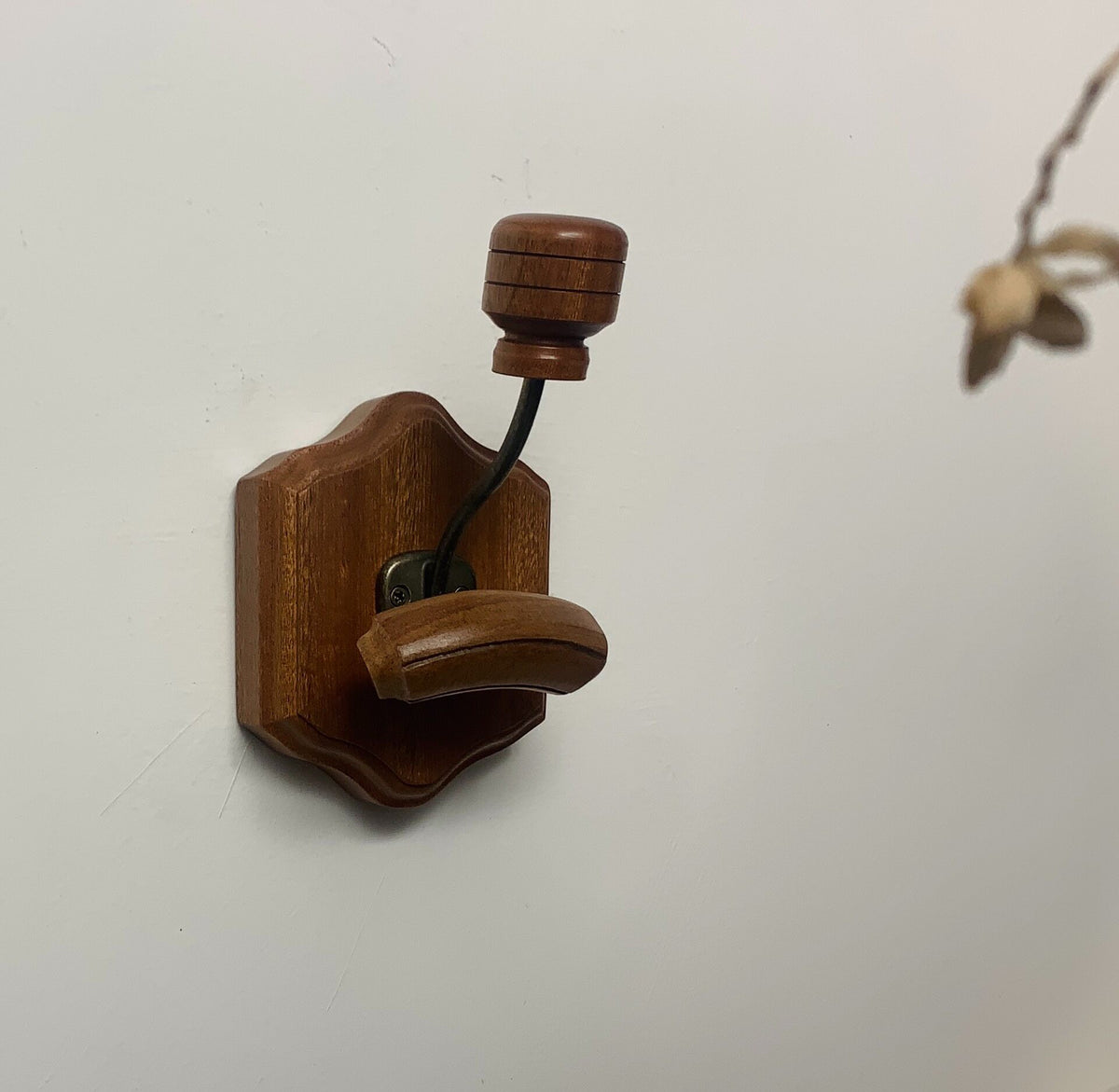 Vintage-style solid wood entryway wall hanging hook