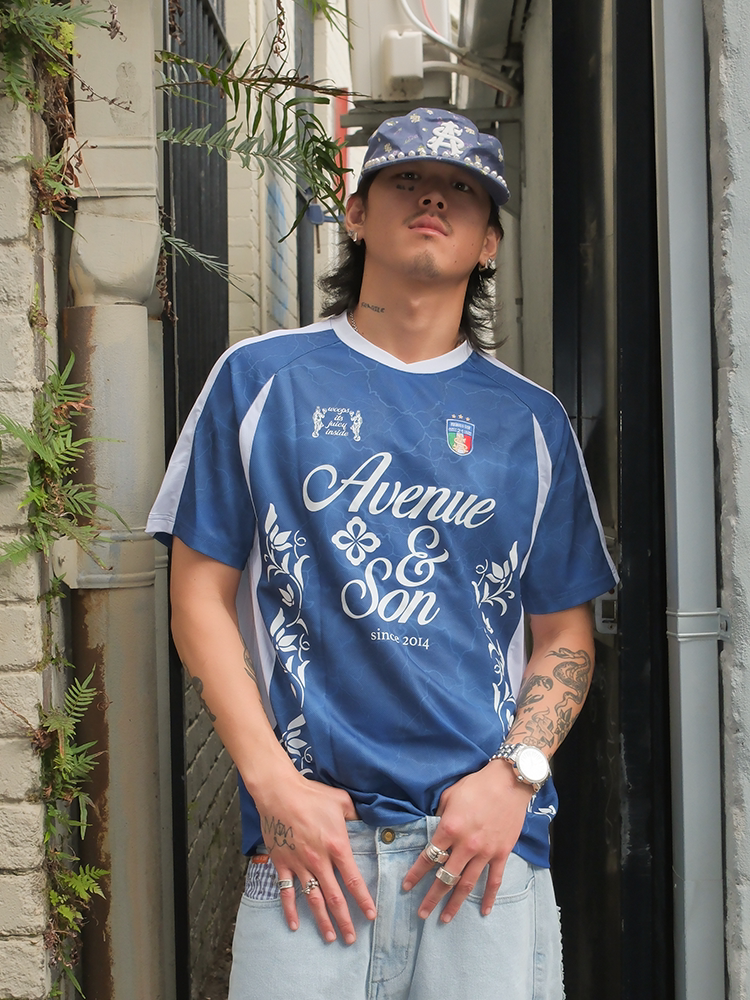 AVENUE&SON x JUICY2026 co-branded retro football casual culture short-sleeve jersey with quick-drying and breathable features