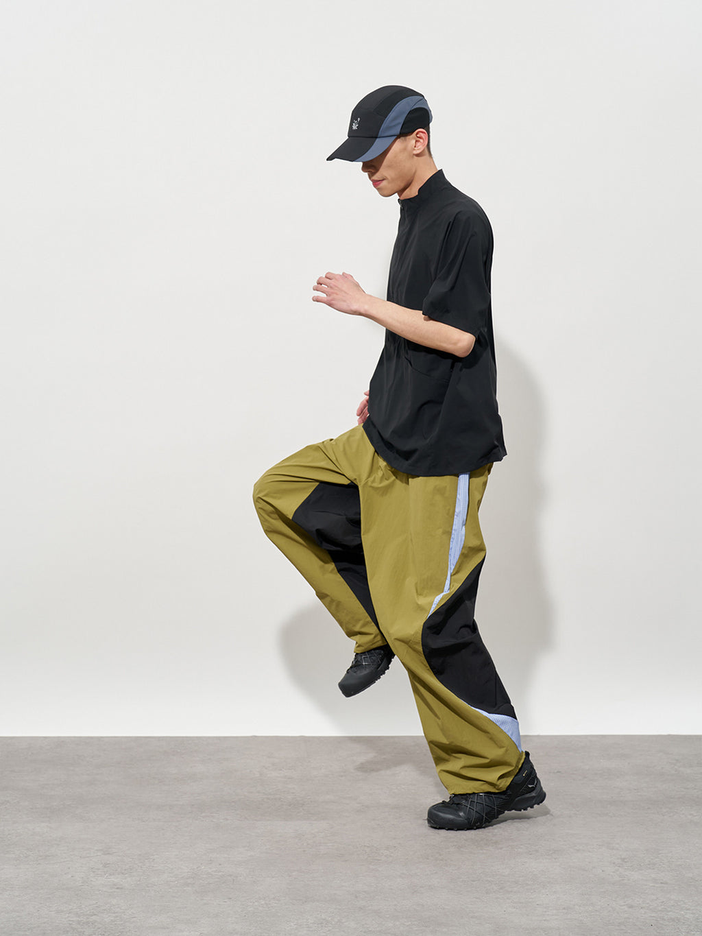 Stuffy & Crazy FMACM Curved Split Stitching Pleated Sports Nylon Pants