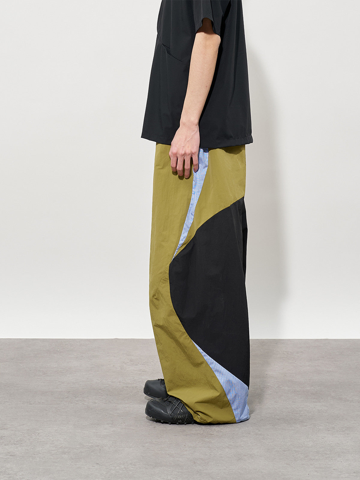 Stuffy & Crazy FMACM Curved Split Stitching Pleated Sports Nylon Pants